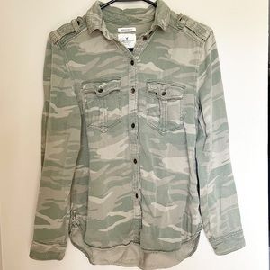 AEO “Stay Lovely” Camo Button Down Top Boyfriend Fit